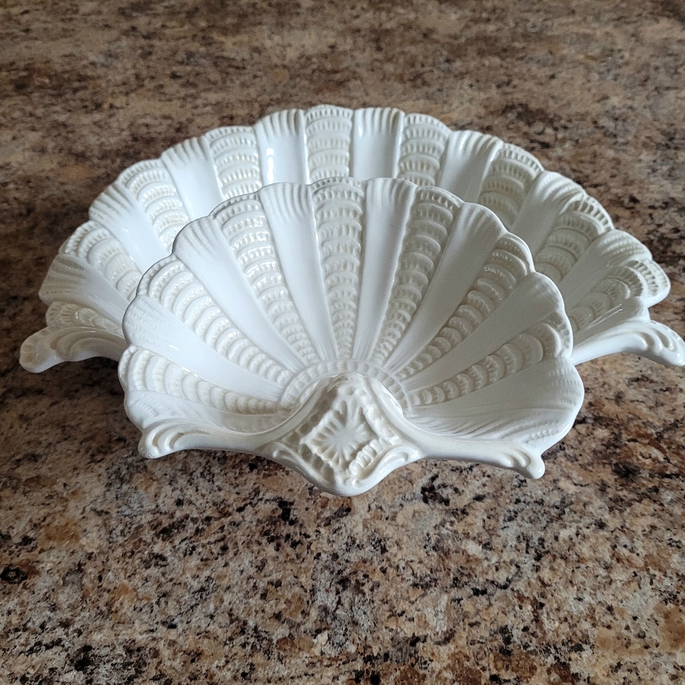 Lenox BUTLER'S PANTRY 2-Tier Embossed Seashell Design Server - Picture 5 of 10